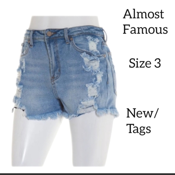 ALMOST FAMOUS HIGH RISE MOM SHORTS SIZE JRS 3 DISTRESSED MEDIUM WASHED NWT - Picture 1 of 14